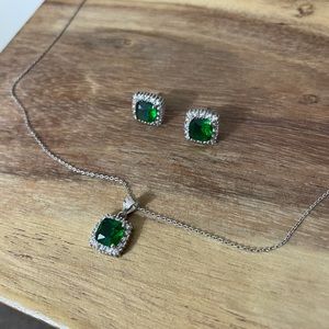 Emerald colored set